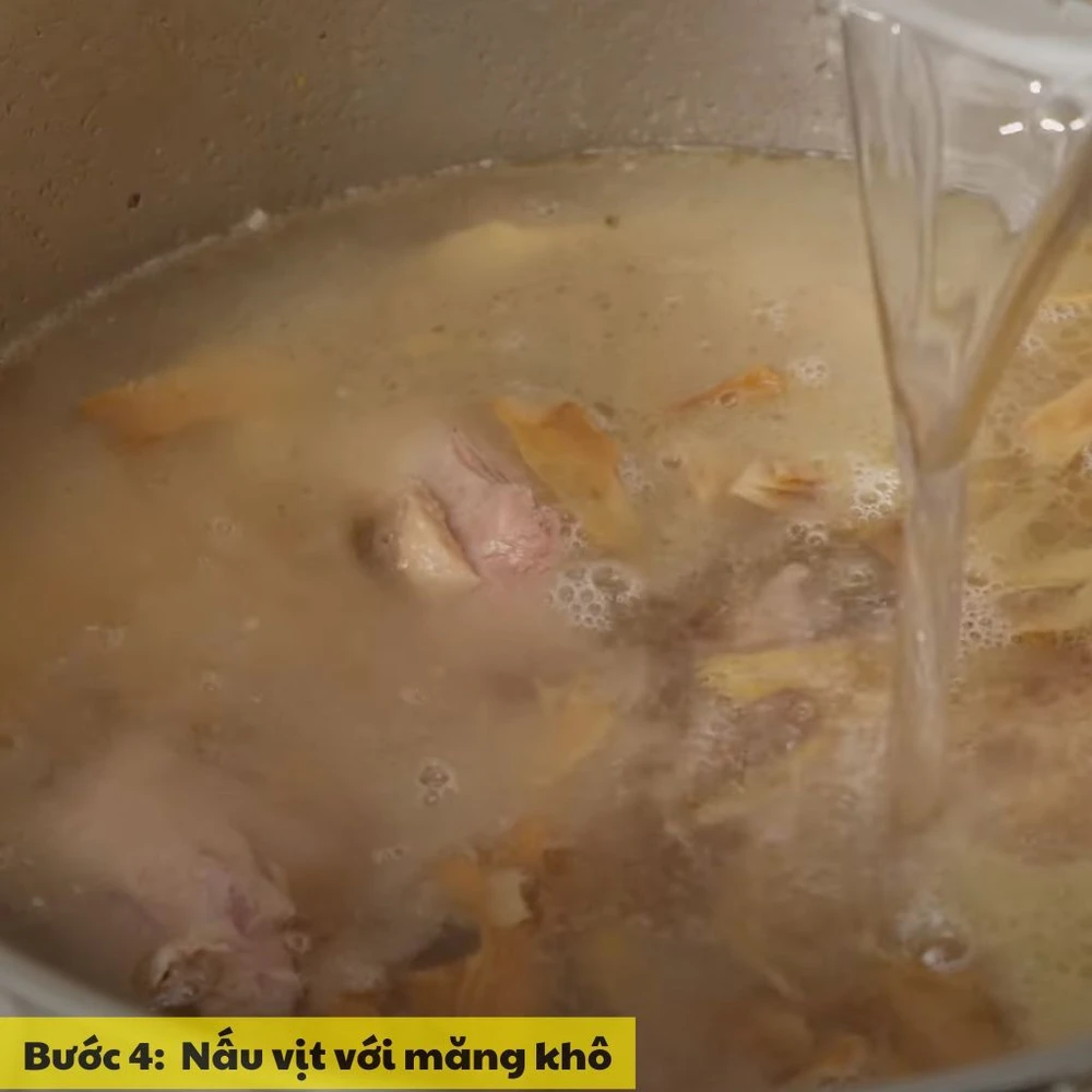 nấu vịt với măng khô