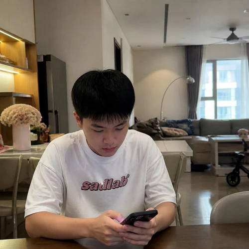 Nên cho con dùng điện thoại từ mấy tuổi để không hại não bộ?