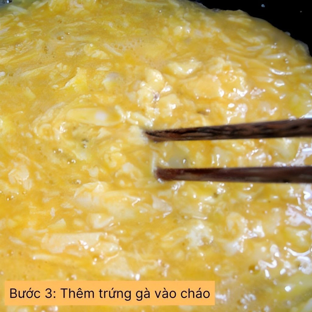 thêm trứng gà vào cháo