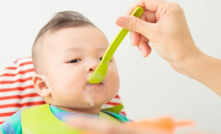 Chế độ ăn đủ dinh dưỡng cho trẻ bị còi xương