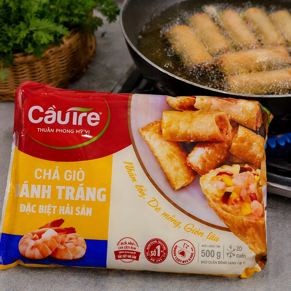 Chả giò bánh tráng đặc biệt hải sản Cầu Tre, vỏ bánh tráng giòn xốp, nhân tôm mực đậm đà, không chất bảo quản.