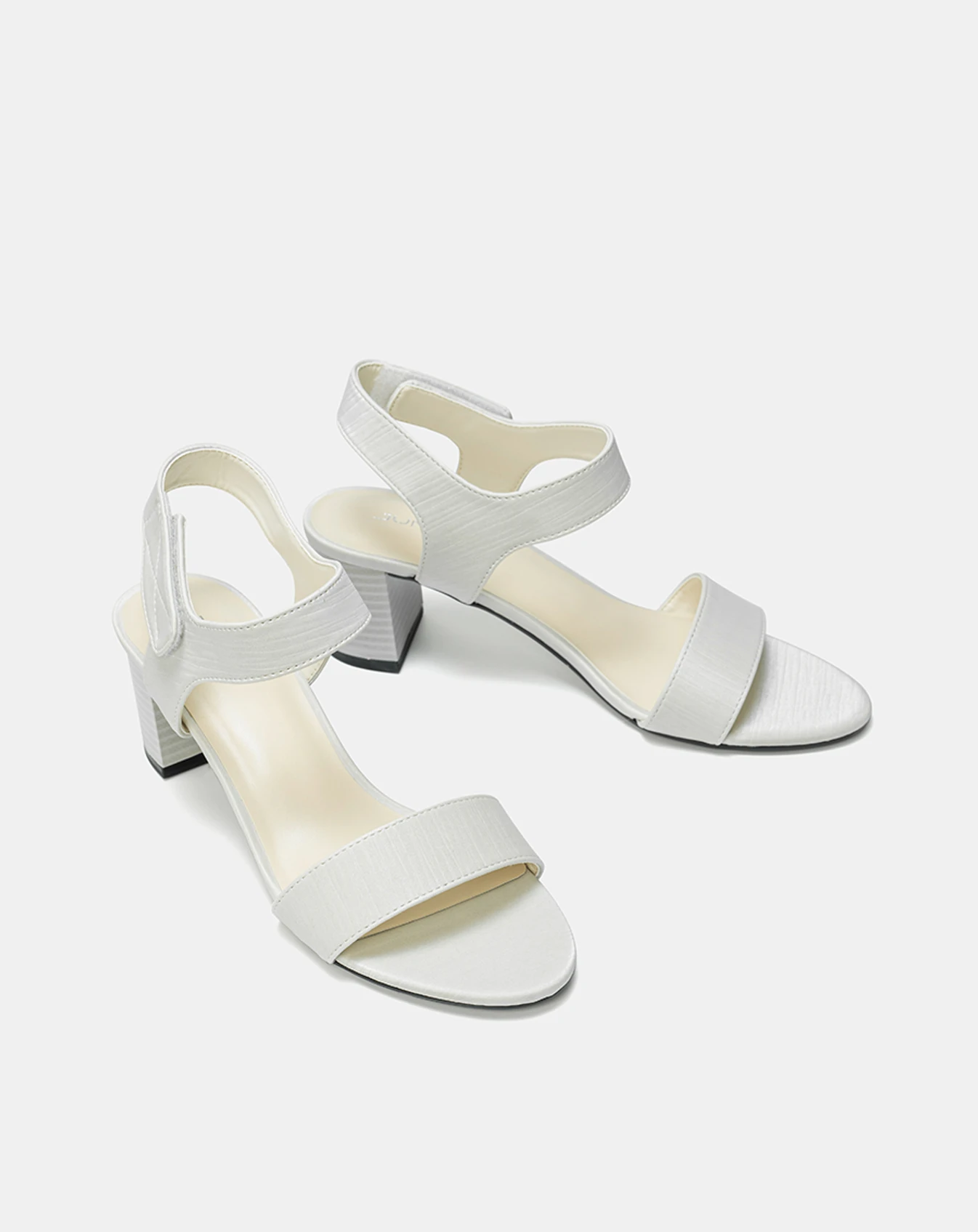 Giày Sandal Cơ Bản Quai Ngang - Image 7