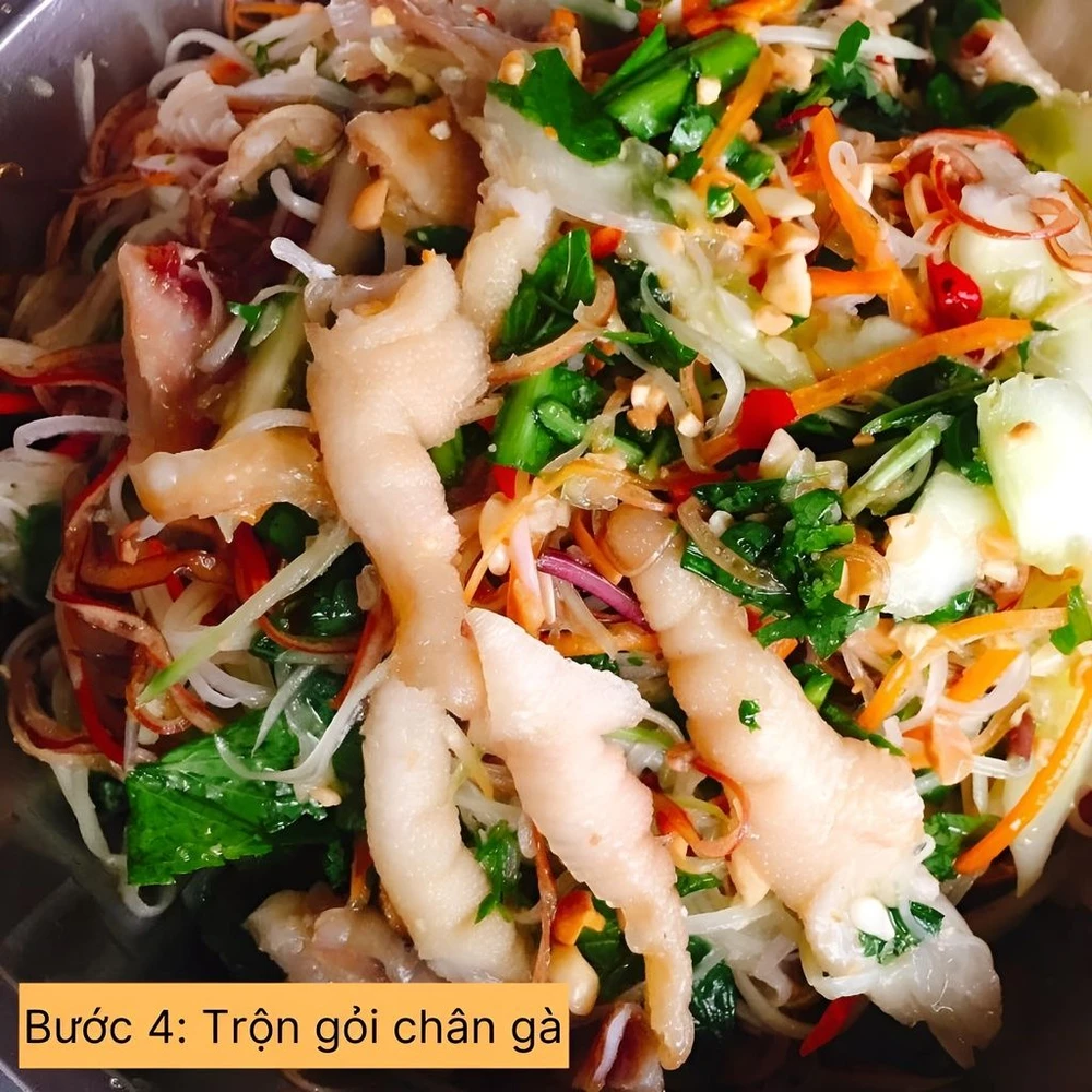 trộn gỏi chân gà