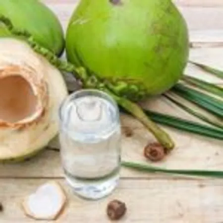 Thực hư tác dụng và tác hại của việc uống nước dừa với lá trầu không