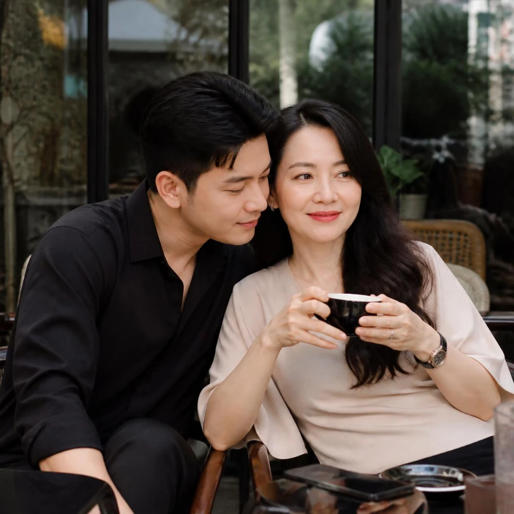 Hẹn hò trai trẻ ngày càng phổ biến trong xã hội hiện đại. (Ảnh được tạo bởi AI)