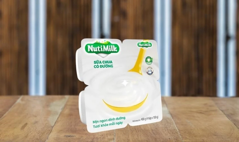 Sữa chua có đường Nutimilk giúp bé phát triển xương, tiêu hoá tốt Lốc 4 hộp sữa chua có đường Nutimilk 100g (từ 1 tuổi)