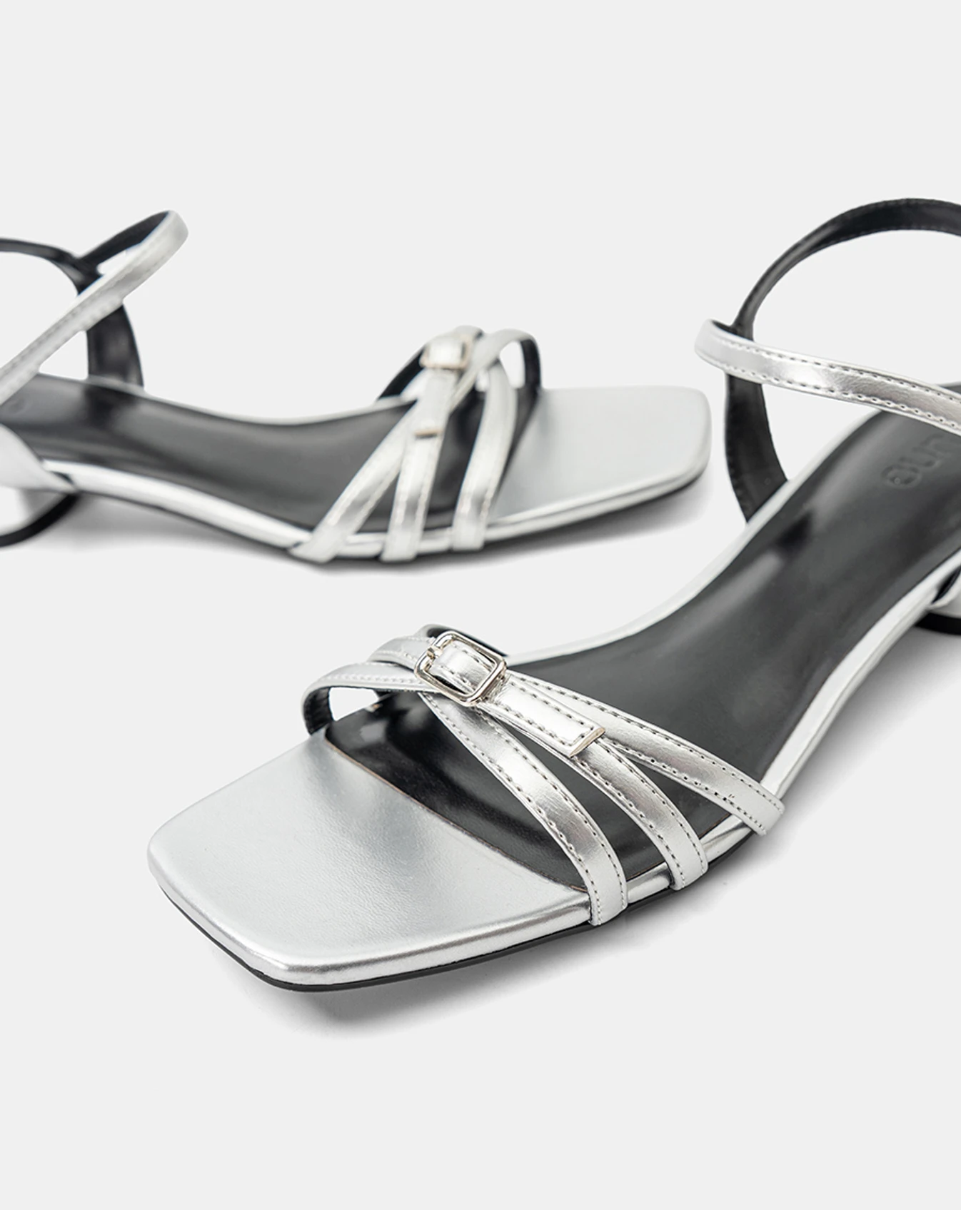 Giày Sandal Mũi Vuông Quai Cách Điệu - Image 4