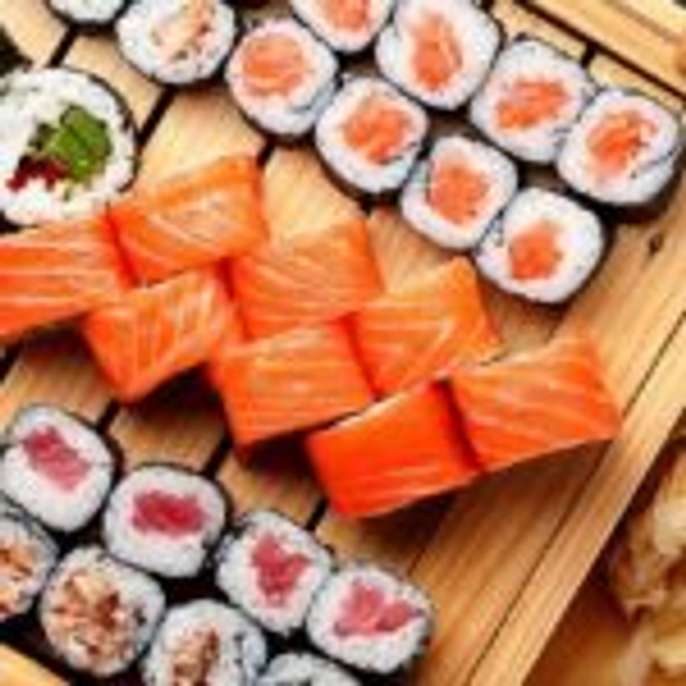Ăn sushi cá hồi sống như thế nào cho đúng cách và an toàn
