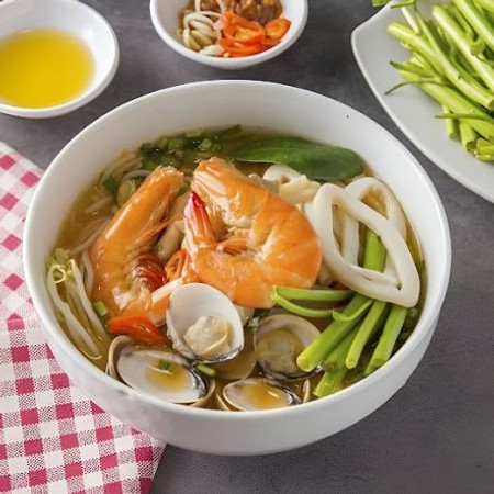 Cách nấu bún Thái hải sản đậm đà, chua cay