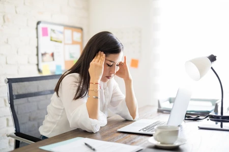 Đau đầu kéo dài là dấu hiệu cho bệnh gì?