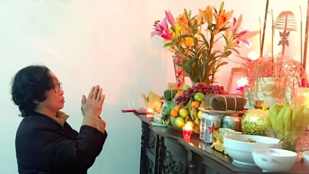 Cúng giao thừa trong nhà hay ngoài trời