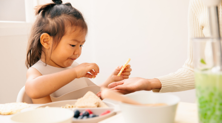 Tổng hợp những sai lầm phổ biến khi cho trẻ ăn hải sản