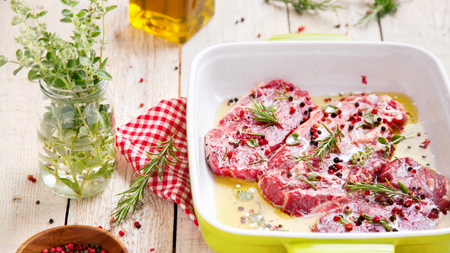 Mẹo ướp thịt bò giúp miếng thịt thơm ngon, mềm, mọng nước