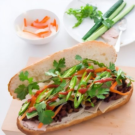 Cách làm bánh mì xá xíu hấp dẫn