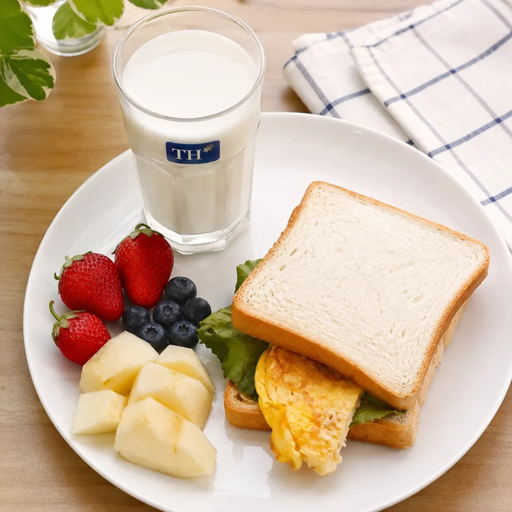 Thực đơn bữa sáng cho học sinh đủ năng lượng đến trường. (Ảnh được tạo bởi AI)