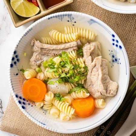 Nui nấu nước hầm xương thơm ngon, bổ dưỡng