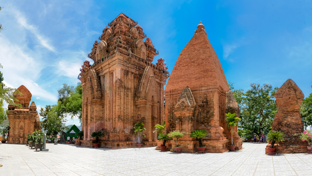 Tháp Bà Ponagar - địa điểm du lịch Nha Trang không thể bỏ lỡ cho người yêu lịch sử. (Nguồn: Internet)
