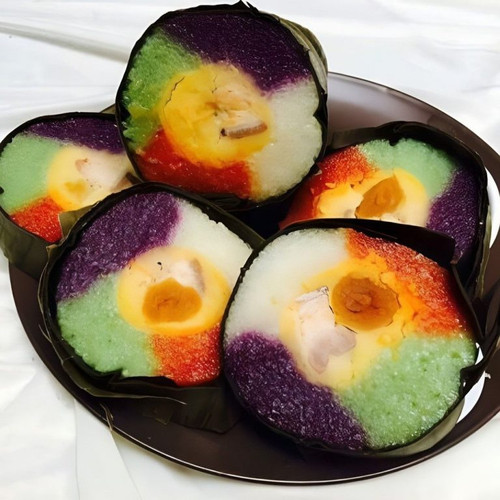 Bánh tét ngũ sắc đẹp mắt, đậm vị Tết Việt