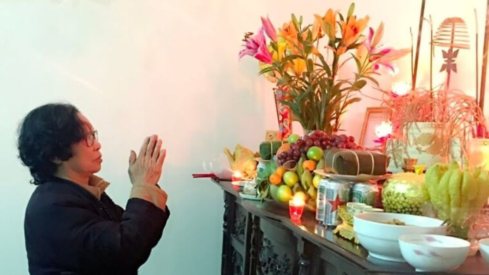 Cúng giao thừa trong nhà hay ngoài trời