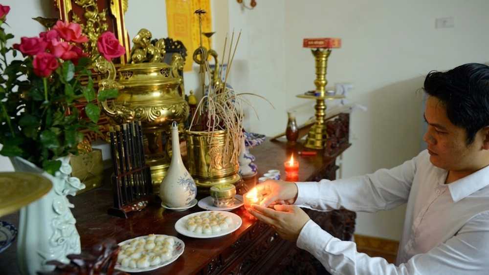 Mâm cúng Tết Hàn Thực ở Việt Nam với bánh trôi bánh chay - phong tục truyền thống ngày 3/3 âm lịch thể hiện lòng thành kính tổ tiên. (Nguồn: Internet)