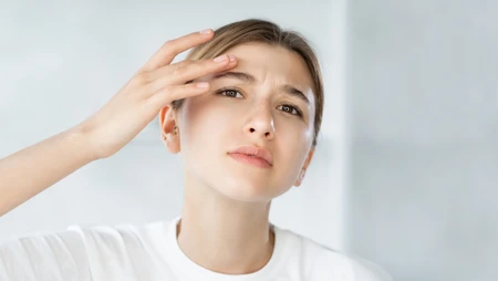 Mụn ẩn li ti do đâu và nên điều trị thế nào?