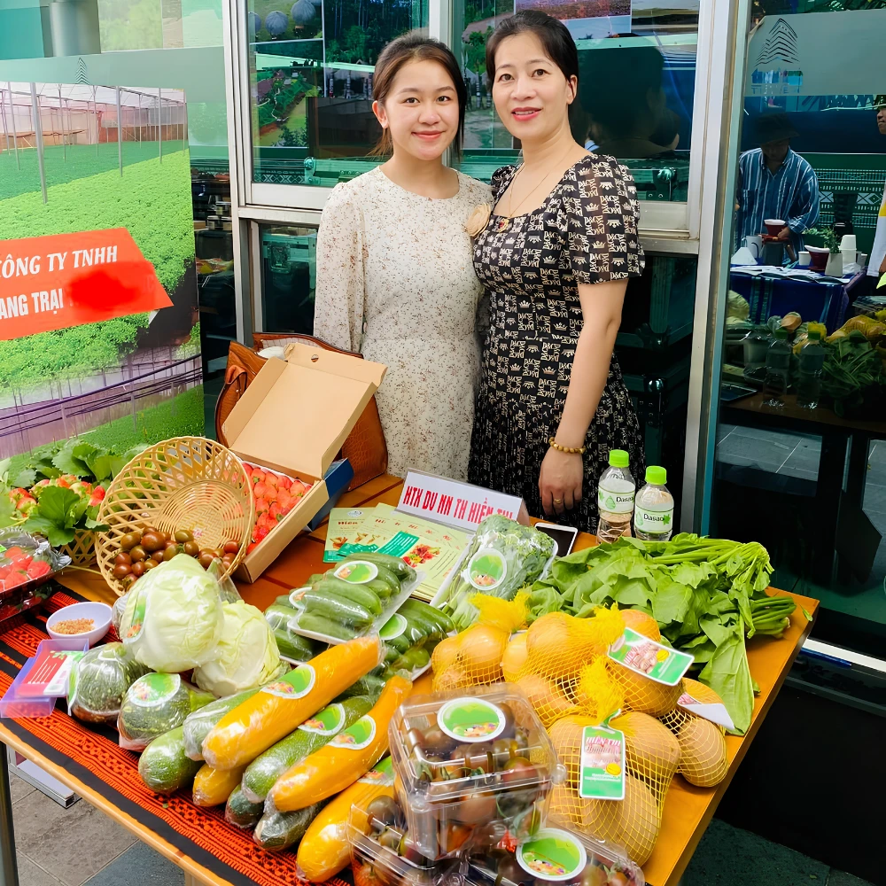 Hợp tác xã Hiền Thi tham gia hội nghị xúc tiến thương mại sản phẩm Nông Nghiệp của Huyện Lạc Dương cùng Báo Tuổi Trẻ phối hợp tổ chức.