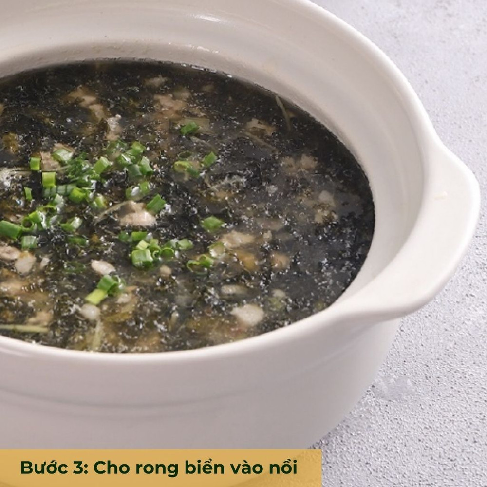 bước 3 cho rong biển vào nồi