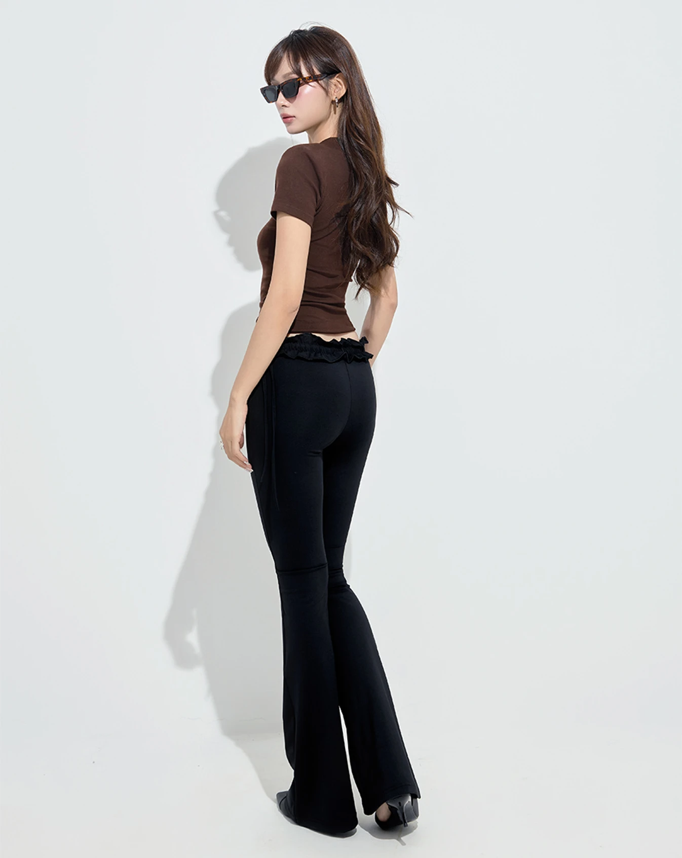 Áo thun cổ tim có độn vai - Image 3