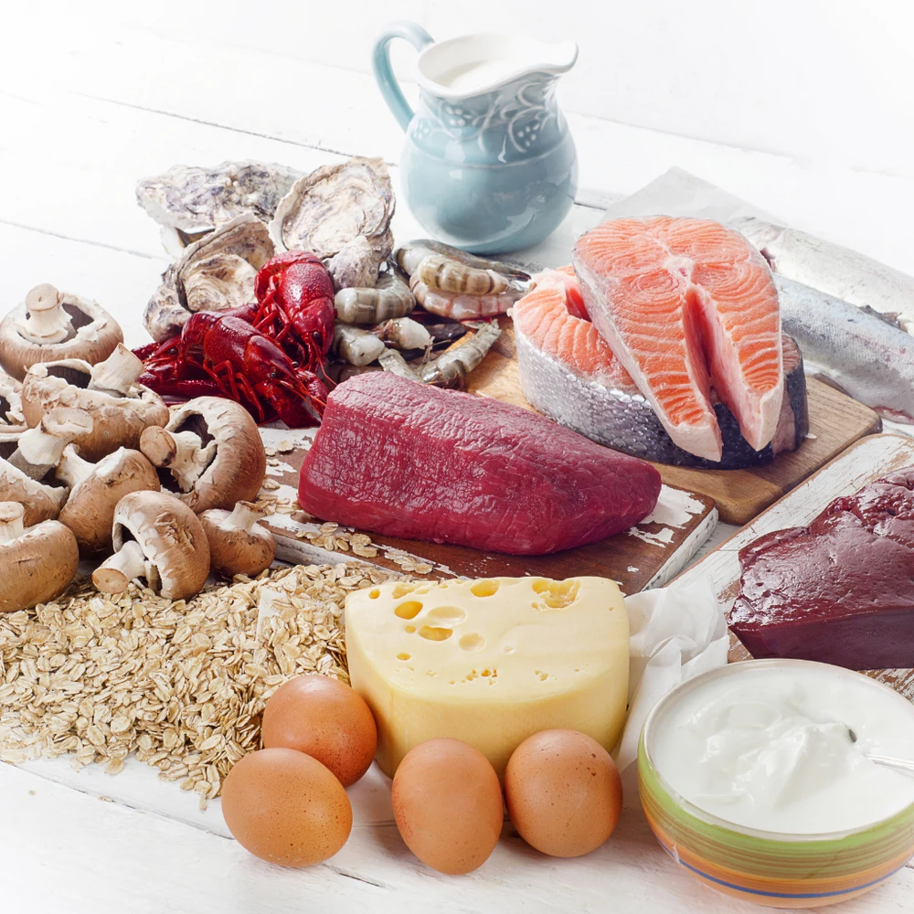 Nhóm đạm giàu sắt, kẽm và vitamin B12 hỗ trợ tăng tiểu cầu. (Ảnh được tạo bởi AI)