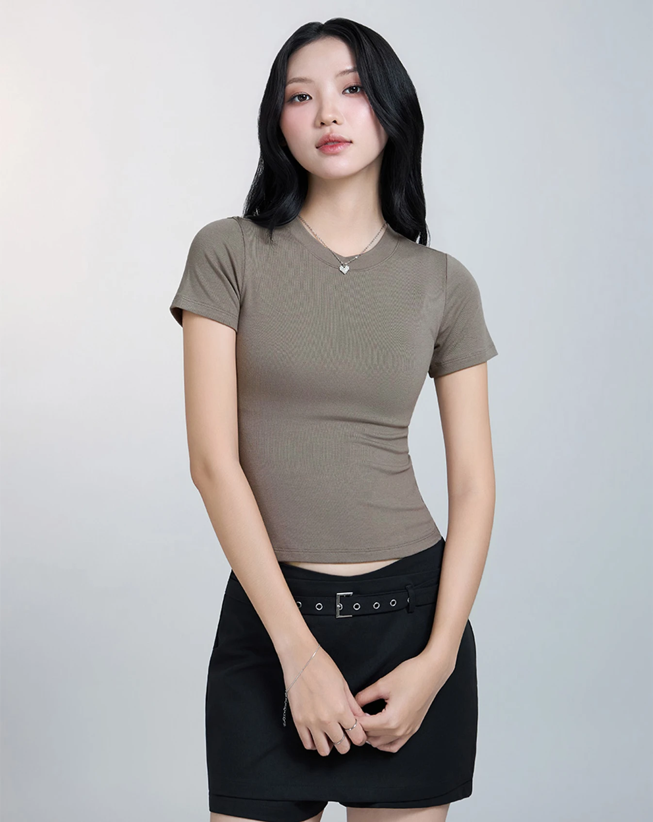 Áo thun form Slim-Fit tay ngắn. - Image 2