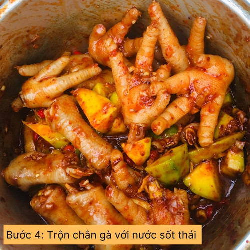 trộn chân gà với nước sốt thái