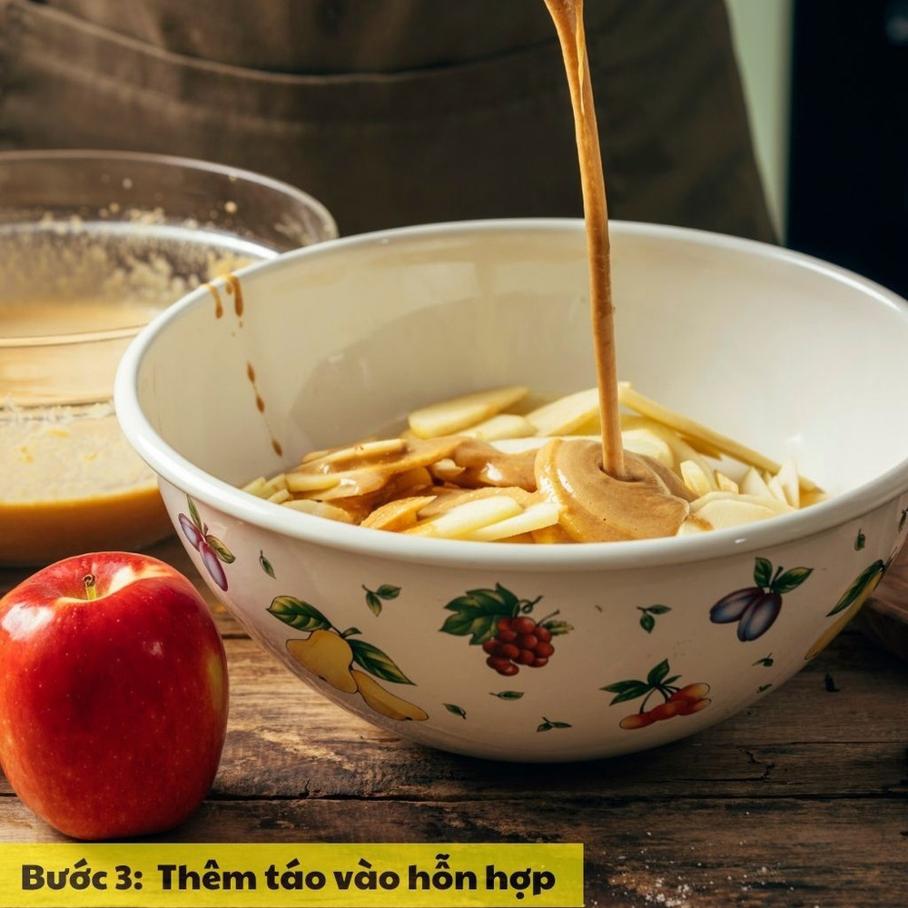 Thêm táo vào hỗn hợp