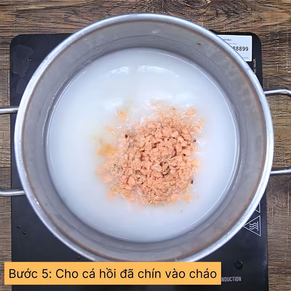 cho cá đã chín vào cháo 
