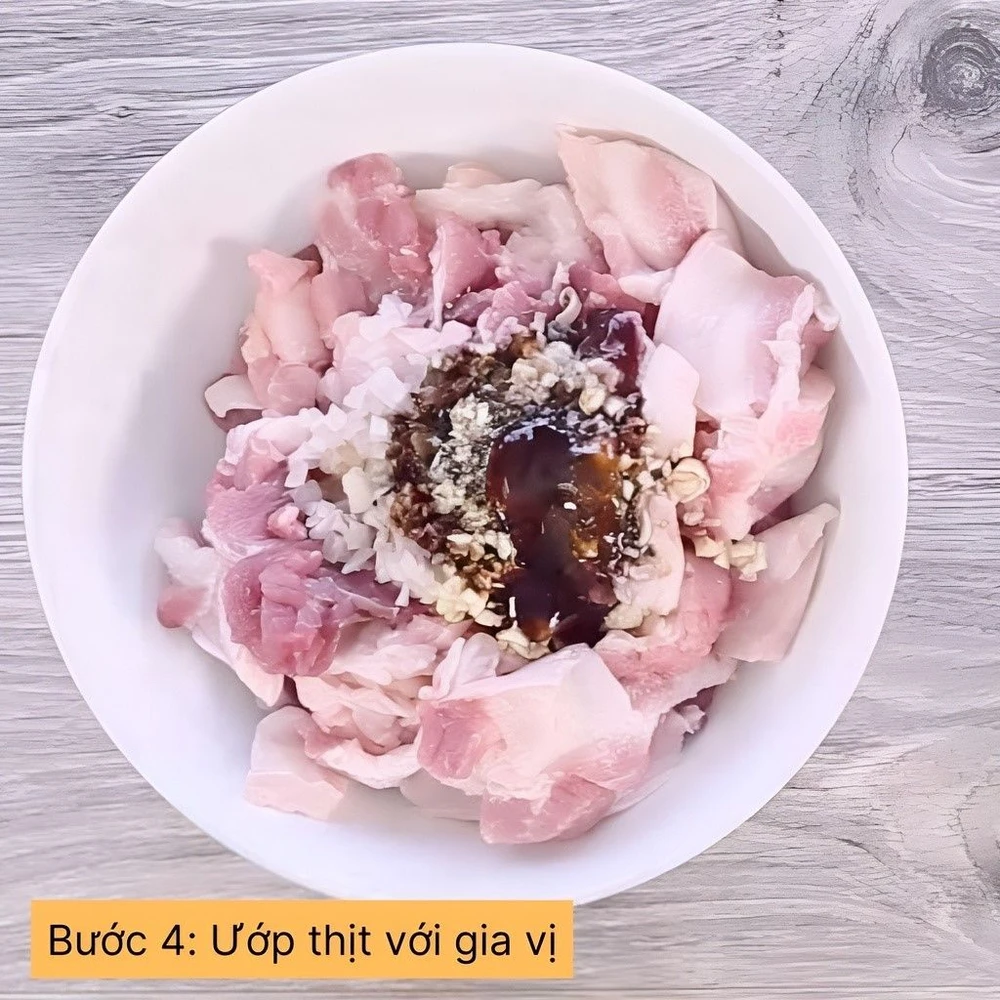 ướp thịt với gia vị