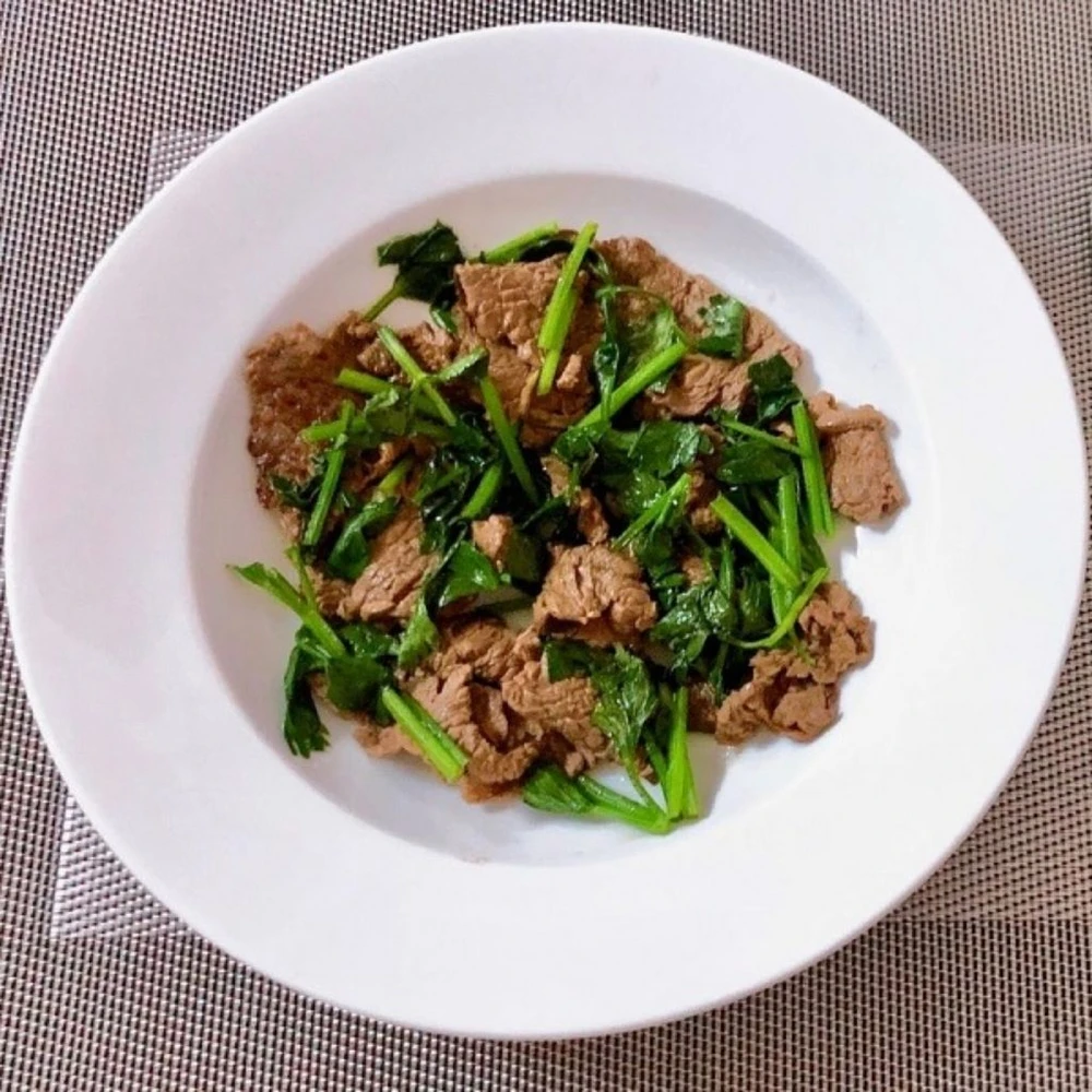 Thịt bò xào rau cần
