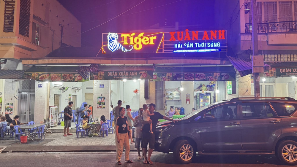 Quán ốc Xuân Anh trên đường Tháp Bà có tuổi đời lâu năm được lòng thực khách. (Nguồn: Internet)