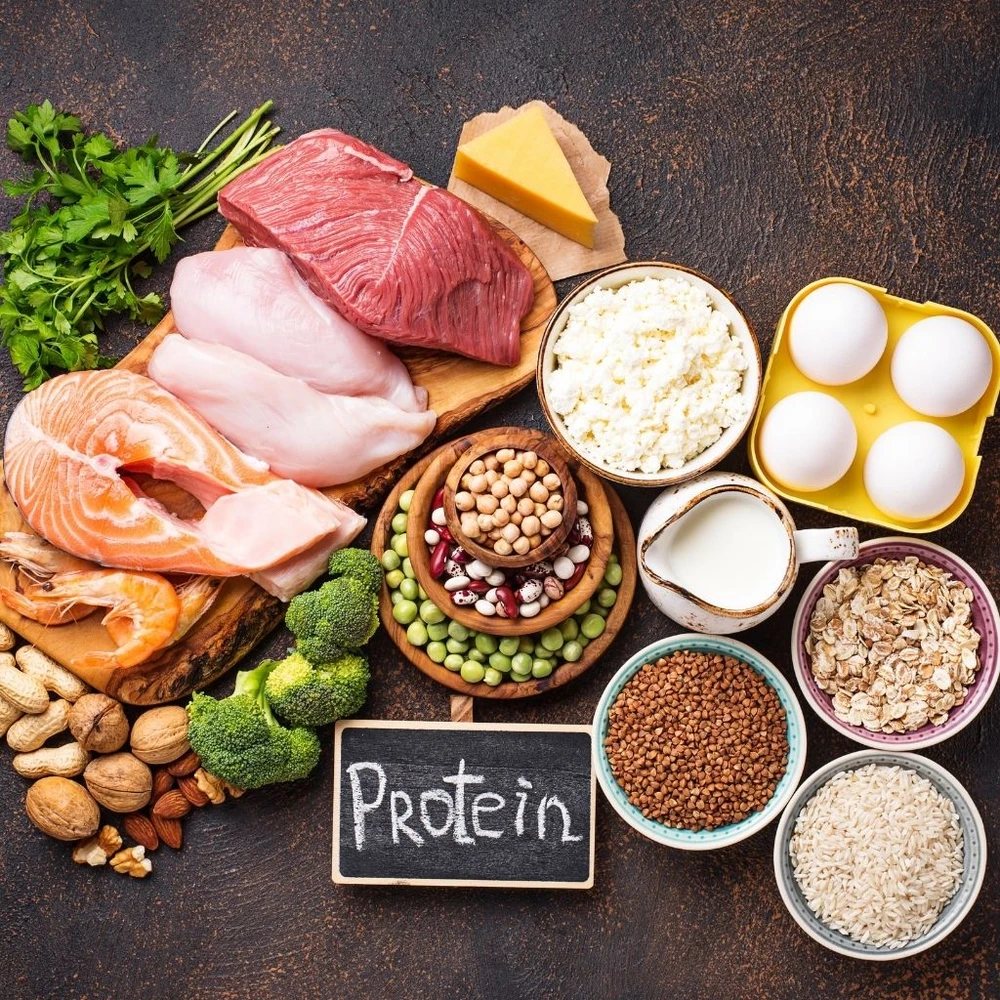 Thực phẩm giàu protein cho học sinh hỗ trợ xây dựng cơ bắp và phát triển trí não.