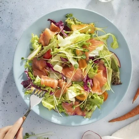 Cách làm salad cá hồi tươi mát, bổ dưỡng