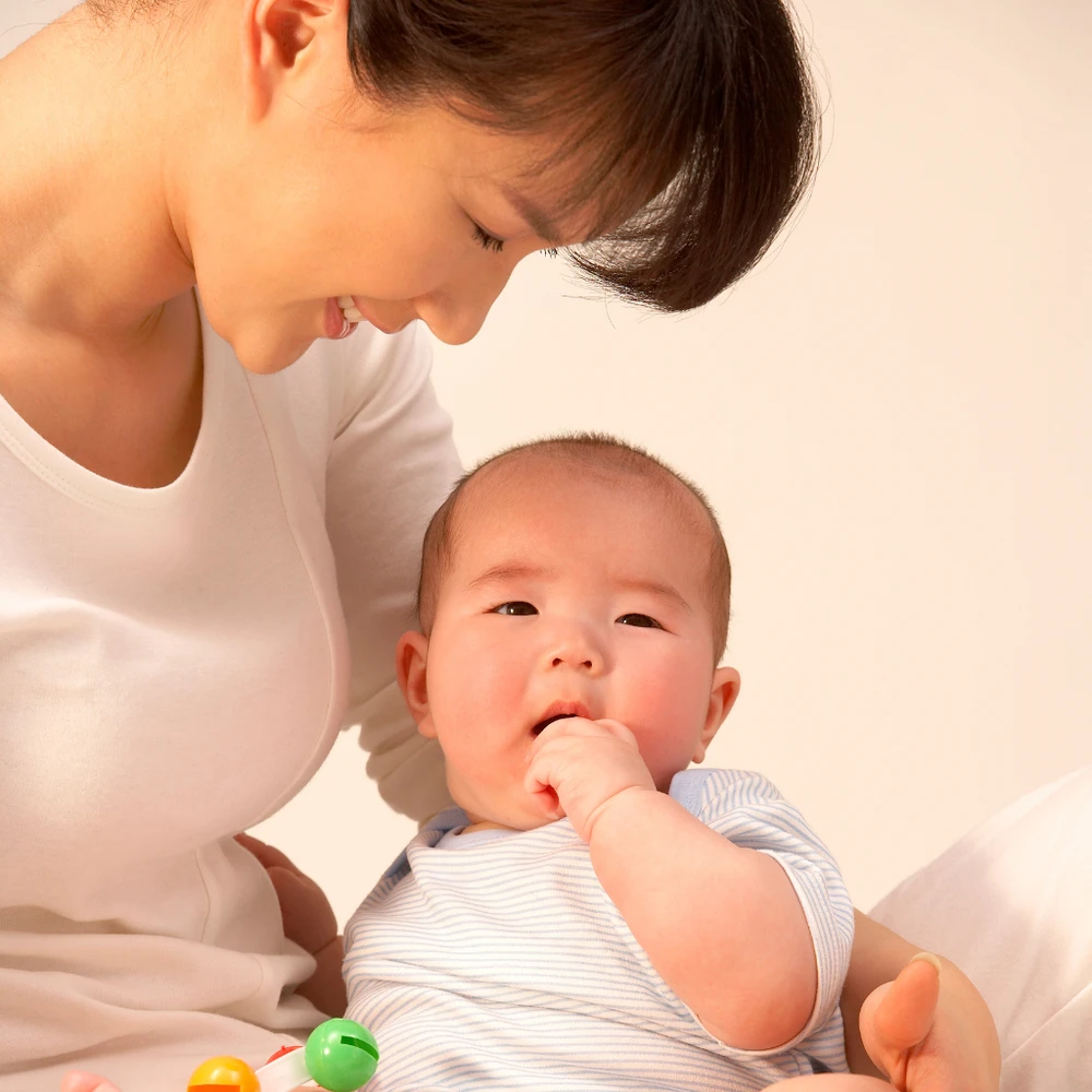 Con dưới 36 tháng tuổi được ưu tiên giao cho mẹ nuôi. (Nguồn: Internet)