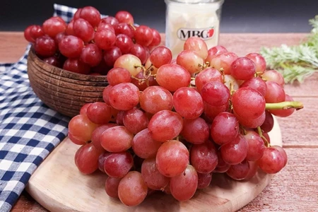 Nho đỏ Sweet Scarlet – Giống nho không hạt nhập khẩu cao cấp