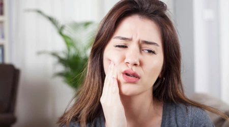 Chân răng bị đen nỗi ám ảnh của nhiều người nhưng có thể chữa khỏi?