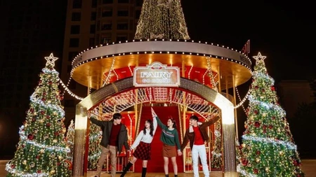 Top 10 địa điểm trang trí Noel tại TP.HCM tha hồ “sống ảo” 2025