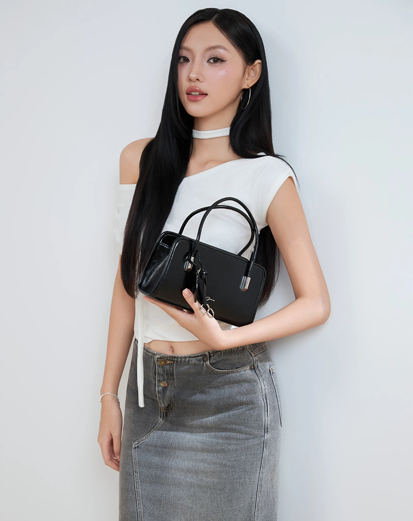 Túi Xách Nữ Cầm Tay Đeo Chéo JUNO Dáng Nhỏ Cứng Cáp Phối Charm Tua Rua Đi Chơi Đi Tiệc Sang Trọng TXN1036 - Image 4