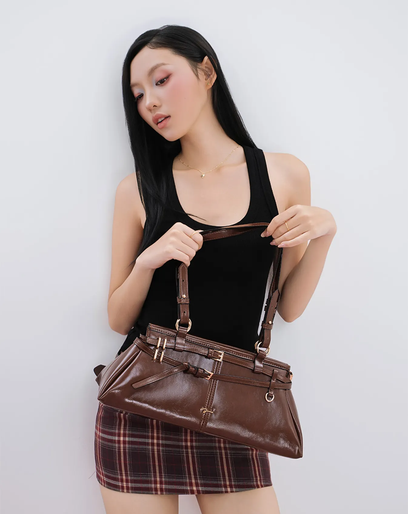 Túi Xách Trung Đeo Vai Phối Khoá - Image 4