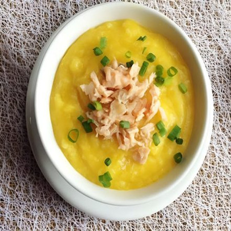 Cách nấu cháo cá hồi bí đỏ bổ dưỡng dễ làm