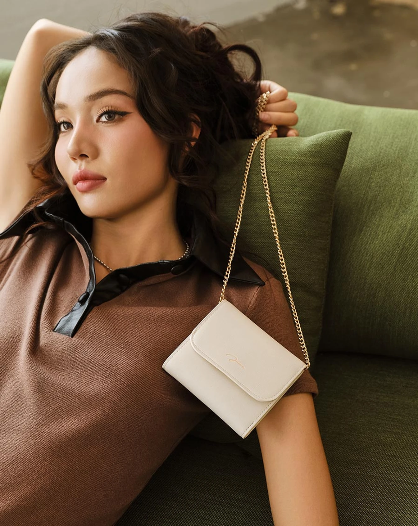 Ví Ngắn Nắp Gập Có Dây Đeo - Image 2