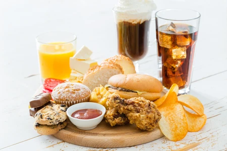 Tại sao người cao tuổi không nên ăn thức ăn chứa nhiều dầu mỡ?