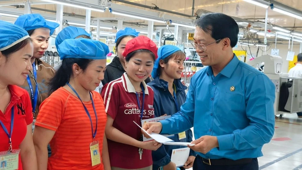 ngay-thanh-lap-cong-doan-10