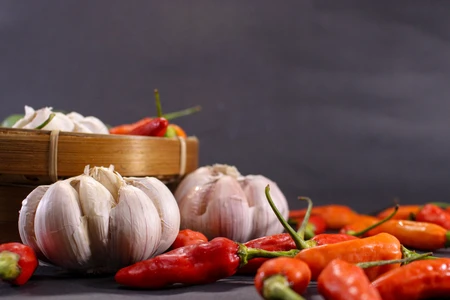 Bí quyết giã tỏi ớt mà không bị bắn ra ngoài