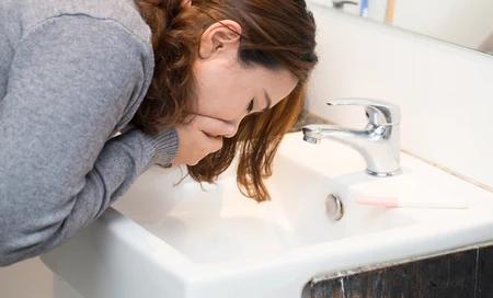 Hướng dẫn cách ngưng cảm giác buồn nôn và ngưng nôn hiệu quả